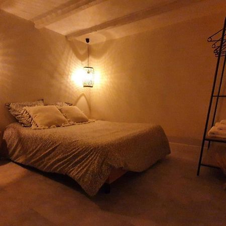 Logement Chaleureux Avec Parking Gratuit Oyre Ngoại thất bức ảnh