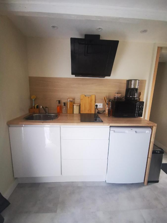 Logement Chaleureux Avec Parking Gratuit Oyre Ngoại thất bức ảnh