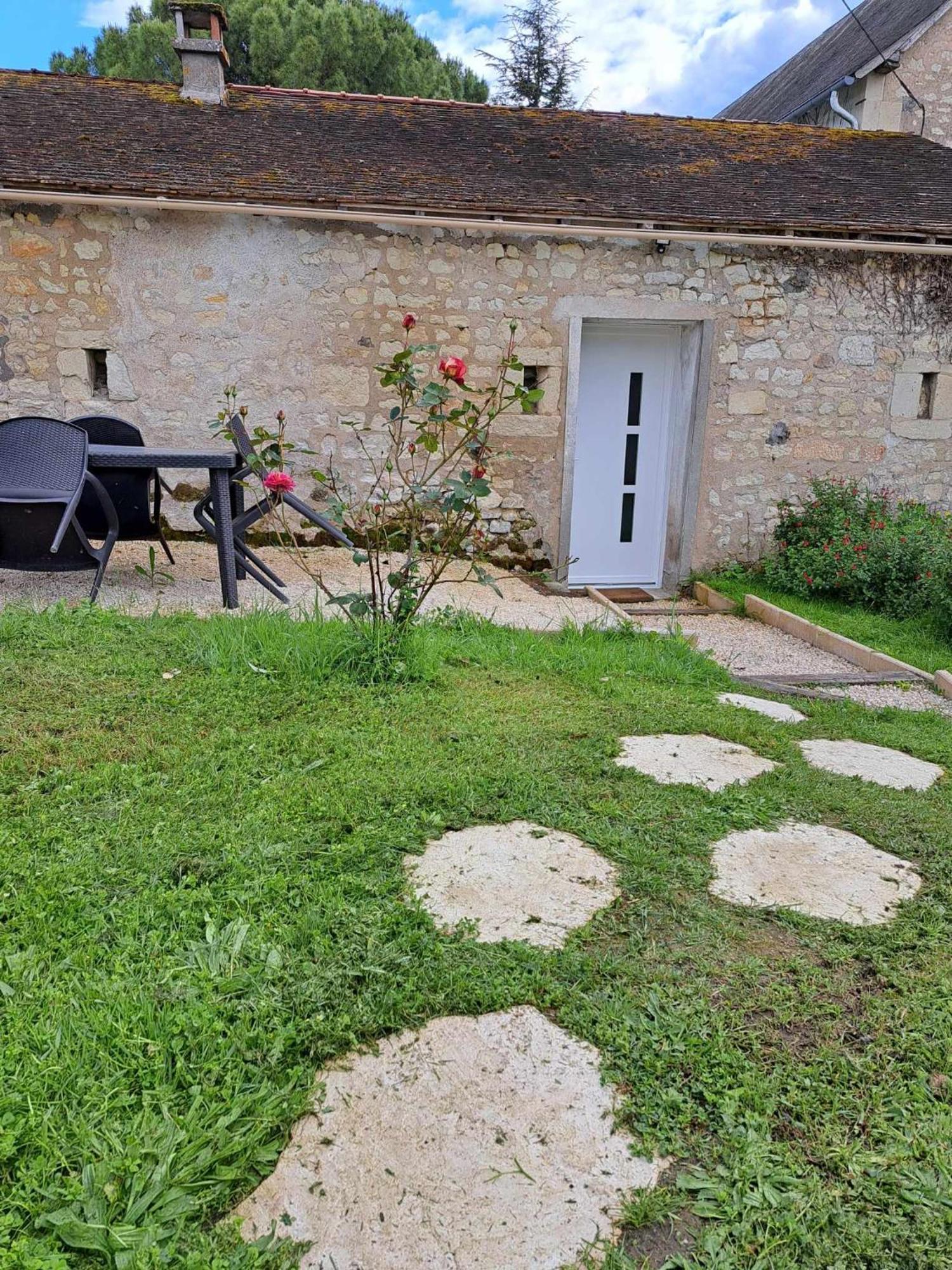 Logement Chaleureux Avec Parking Gratuit Oyre Ngoại thất bức ảnh